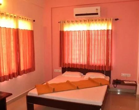 Hotel Mahakal Tulsi Somnāth Екстериор снимка